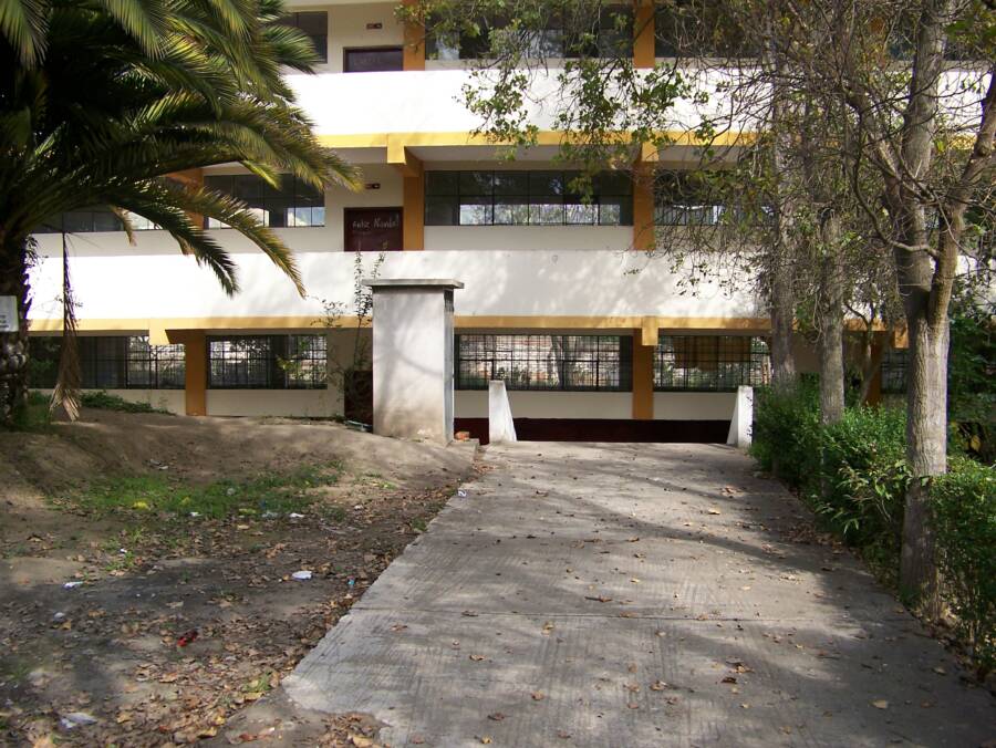 Entrada piscinas ITSB Ambato Tungurahua
